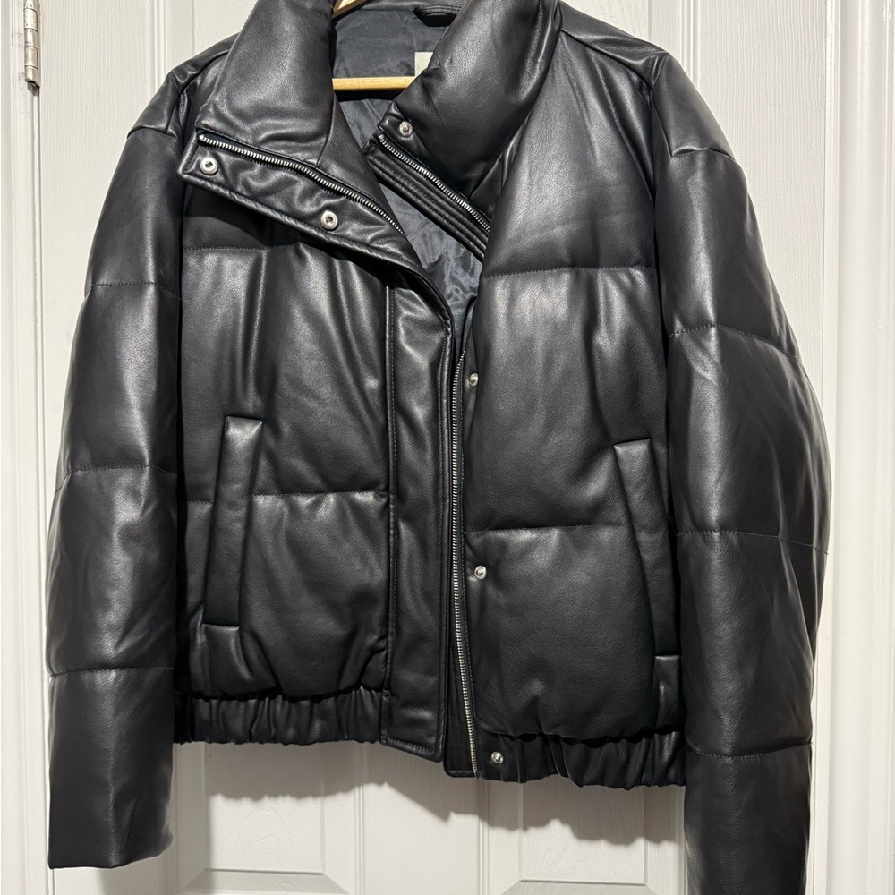 Abercrombie & Fitch women’s  Black Puffer Coat